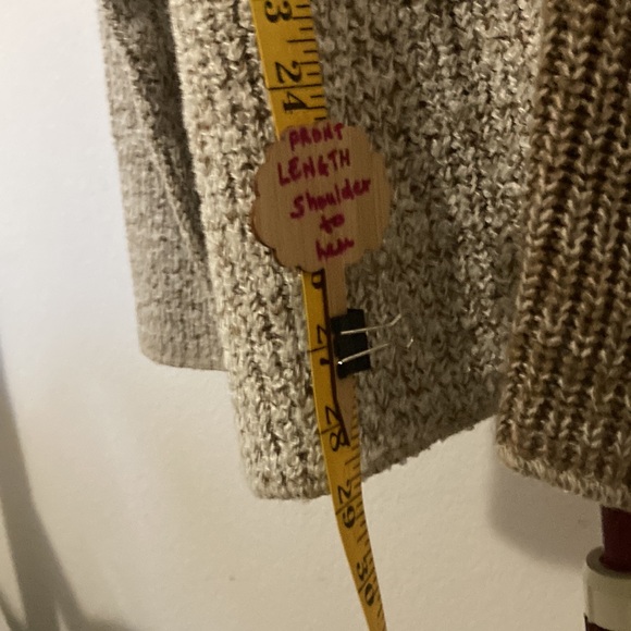 CARRIAGE COURT Small vintage Sweater roll neckline. Drop shoulder patch design - Picture 2 of 8